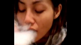 Putinha Fuma Maconha Na Pika Do Irmão