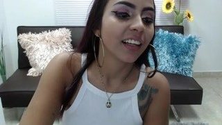 lindazui naked on cam for live porn video chat