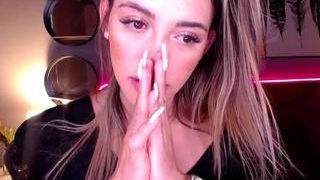 RAVEEN naked on cam for live porn video chat