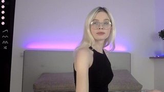 Iris <3 naked on cam for live porn video chat