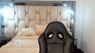 jessieweet naked on cam for live porn video chat