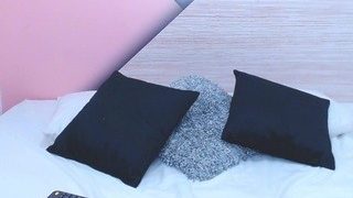 isabella-giil naked on cam for live porn video chat