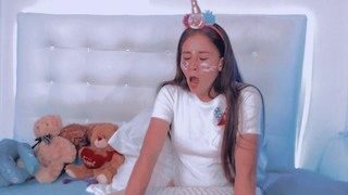 miahott naked on cam for live porn video chat