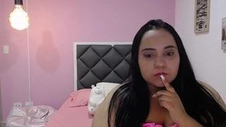 roxana-brown naked on cam for live porn video chat