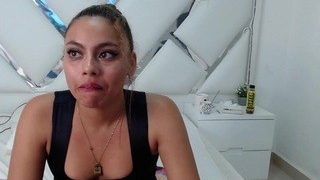 lindashary naked on cam for live porn video chat