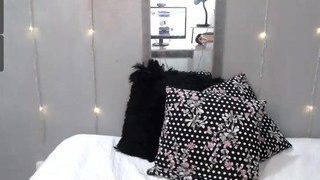 tiny-elliot naked on cam for live porn video chat