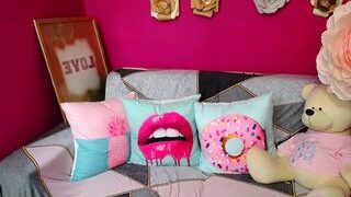 laurajill naked on cam for live porn video chat