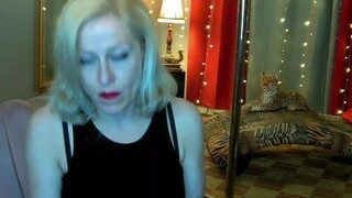 ASexyStar naked on cam for live porn video chat