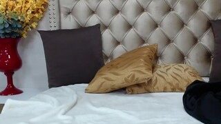 Ema-Robbie naked on cam for live porn video chat