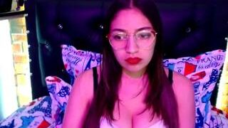 laylah-cute naked on cam for live porn video chat