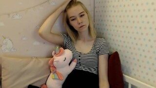 Litl-Mia naked on cam for live porn video chat