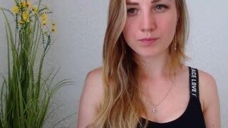 Sunshine-girl naked on cam for live porn video chat