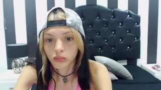 Violeet-Jones naked on cam for live porn video chat