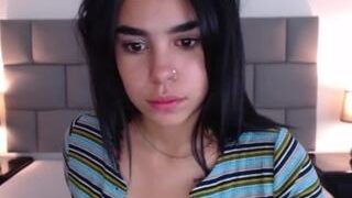 chloe-23 naked on cam for live porn video chat