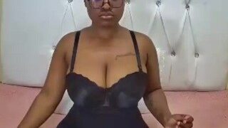 Kissmee-xx naked on cam for live porn video chat