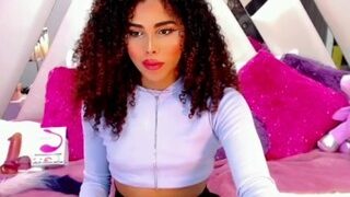 chloevilleroxxx naked on cam for live porn video chat