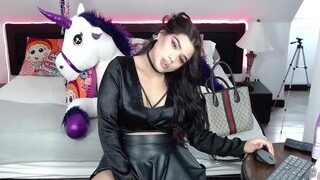 iisisqueen naked on cam for live porn video chat