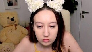 AliceCruze naked on cam for live porn video chat