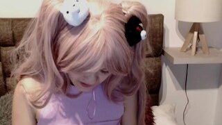 AMELY-THOMAS naked on cam for live porn video chat