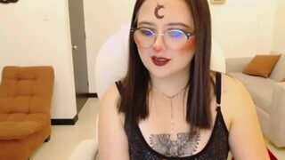 lady bee naked on cam for live porn video chat