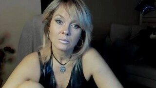 Lady-Flame5 naked on cam for live porn video chat