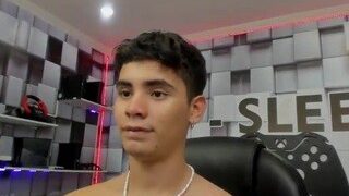 larr-05y naked on cam for live porn video chat