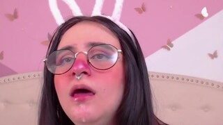 Madeleinegh naked on cam for live porn video chat