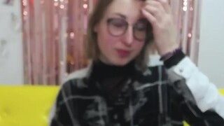 EmmaDeluri naked on cam for live porn video chat