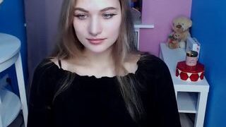 Holy Roxy naked on cam for live porn video chat
