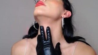 VioletChachki naked on cam for live porn video chat