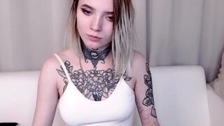 Baby-Sara naked on cam for live porn video chat