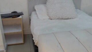Sara-1W naked on cam for live porn video chat