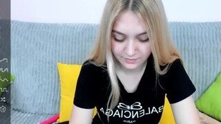 CyrilaPuff naked on cam for live porn video chat