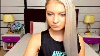 chloeecherry naked on cam for live porn video chat