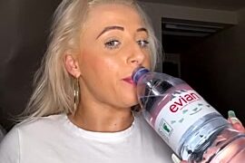 Strongqueen naked stripping on cam for live sex video chat