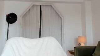 Ashely naked on cam for live porn video chat