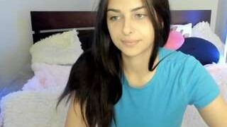 LayraRan naked on cam for live porn video chat