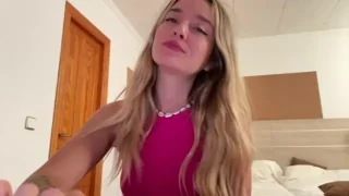 SirenaBelle naked stripping on cam for live sex video chat