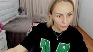 MaryHaley nude on cam for live porn chat