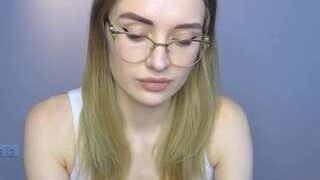 Caaarolline nude on cam for live porn chat