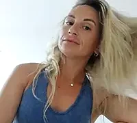biondinaone nude webcam for live sex chat