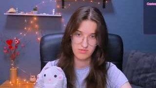 cutie-paws nude on cam for live porn chat
