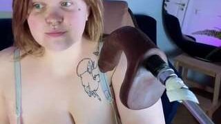 puffy-babe nude on cam for live porn chat