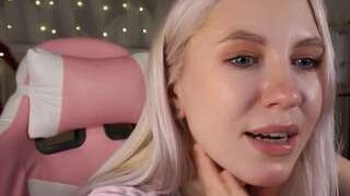 AinsleyFlowers nude on cam for live porn chat