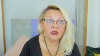 JanetMature nude on cam for live porn chat