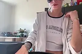 YoungLily666 nude webcam for live sex chat