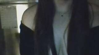 LiLi loves you nude on cam for live porn chat