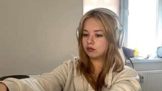 CarlySpees nude on cam for live porn chat