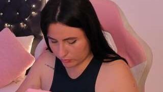 SaraGuzmann nude on cam for live porn chat