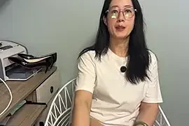 weiwei103 nude webcam for live sex chat